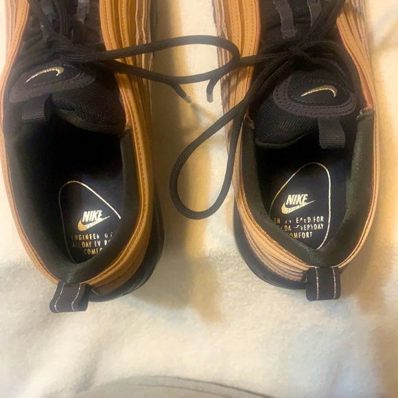 Women’s Nike Airmax 97 (like new….worn 2 times) - Picture 3 of 12